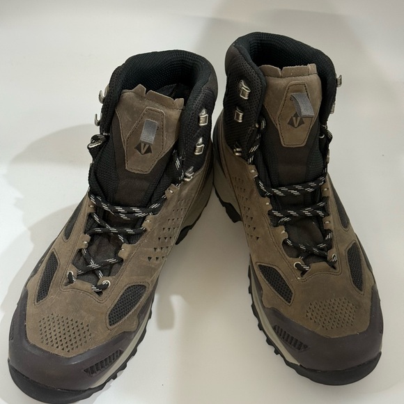 Vasque Other - Vasque Men's Tan and Black Hiking Boots